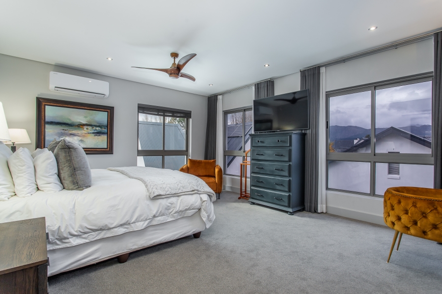 4 Bedroom Property for Sale in Lemoenkloof Western Cape